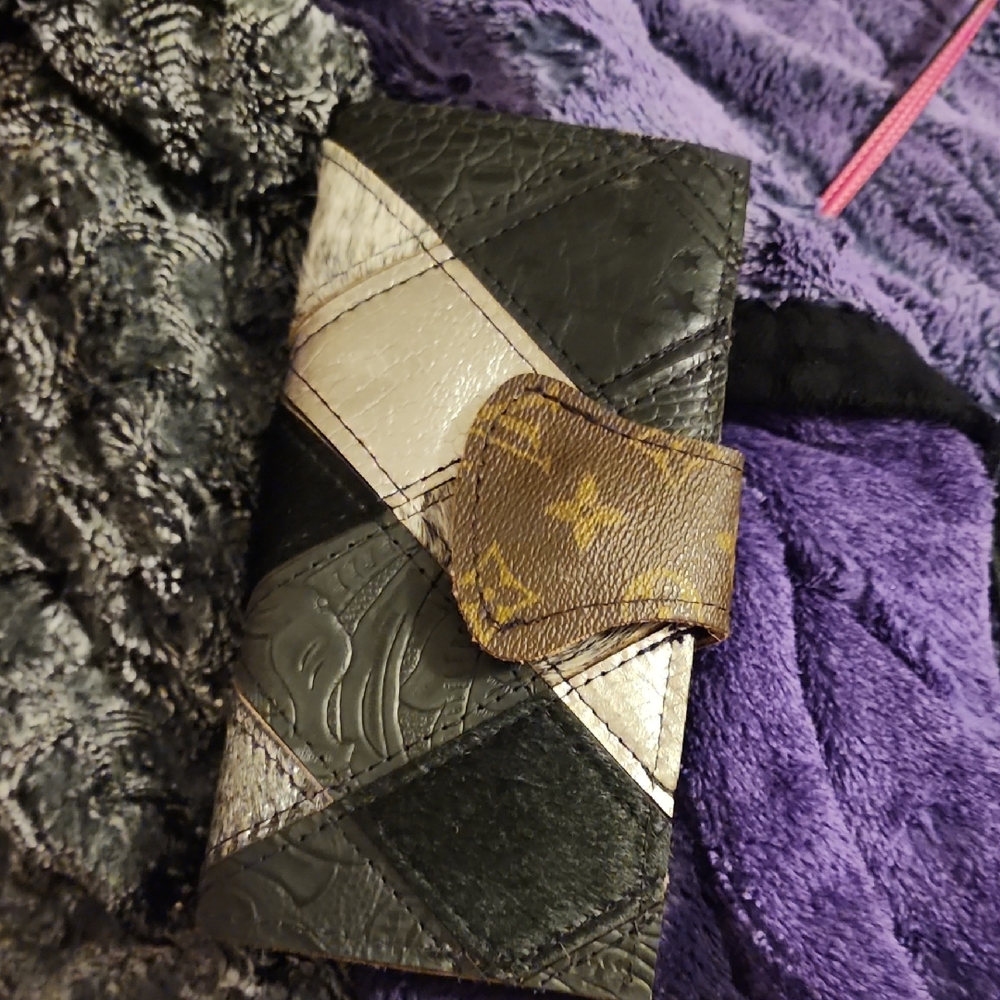 KEEP IT GYSPY Designer-Style Patchwork Leather Wallet - Black & Cream